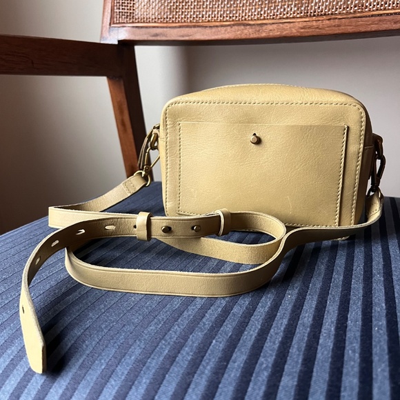 Madewell Transport Camera Bag in Muted Olive - Picture 2 of 10